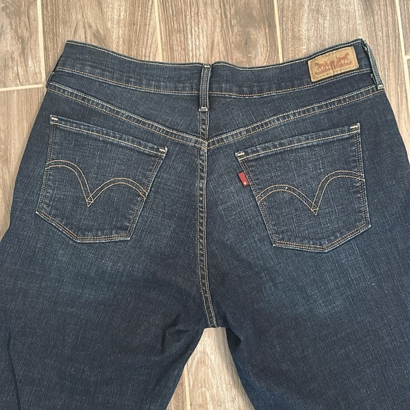 Levi’s Straight Leg Jeans - Picture 4 of 7